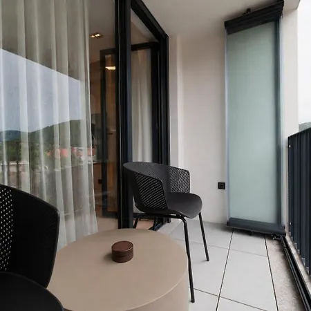 Home Apartments *